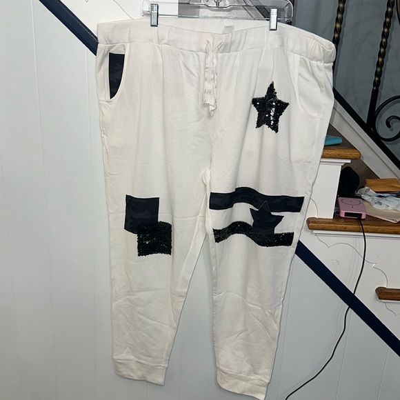 NWOT⭐️ VENUS PATCHWORK JOGGERS - Picture 2 of 13